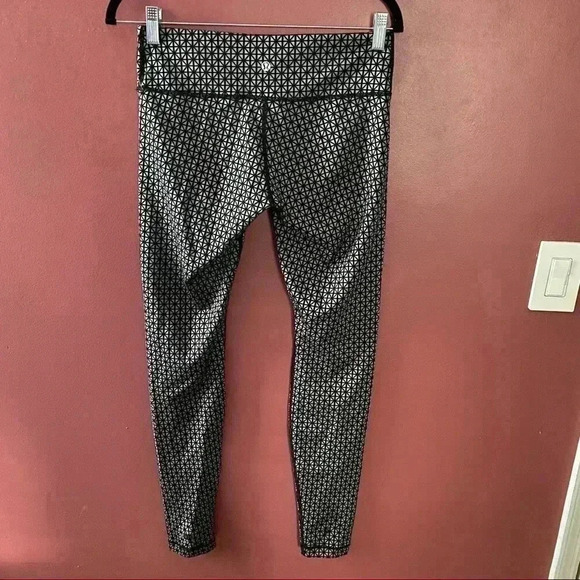 Lululemon Black & Gray Leggings - Picture 7 of 8